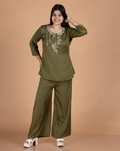 Gajji Cotton Co-Ord Set with Embroidered Round Neckline & Wide-Leg Pants