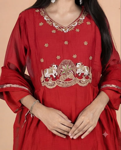 Pure Mul Short A-Line Kurti Set with Zardosi Figure Motifs, Pencil Pants & Zari Dupatta
