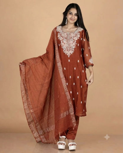 Pure Mul Straight Kurti Set with Patchwork Yoke Embroidery & Zari Dupatta
